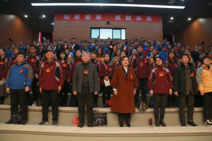 华体育网页版登录入口_华体育（中国）2019年度工作动员大会---舞蹈《花开树恩》